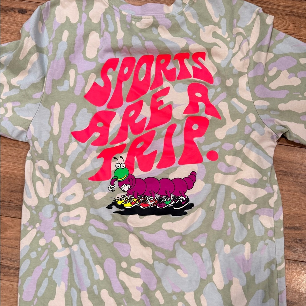NWOT Nike Graphic T-Shirt